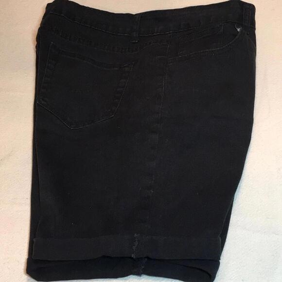 5IVE plus size black Jean shorts, size 16 - Picture 3 of 8